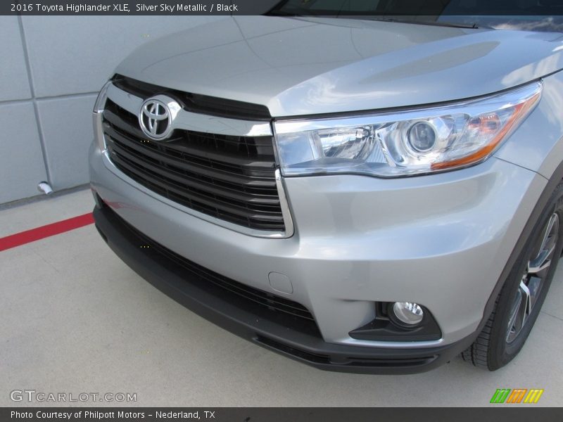 Silver Sky Metallic / Black 2016 Toyota Highlander XLE