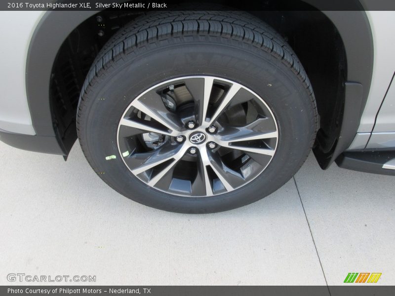 Silver Sky Metallic / Black 2016 Toyota Highlander XLE