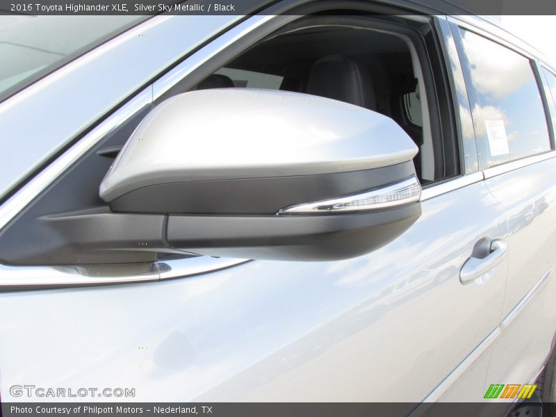 Silver Sky Metallic / Black 2016 Toyota Highlander XLE