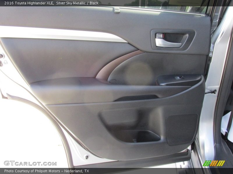 Silver Sky Metallic / Black 2016 Toyota Highlander XLE