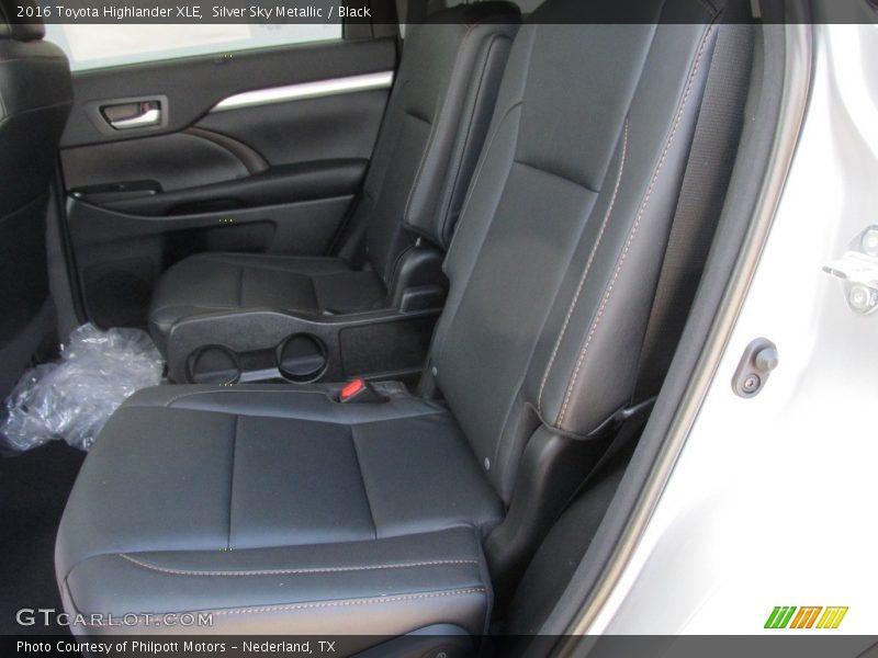 Silver Sky Metallic / Black 2016 Toyota Highlander XLE