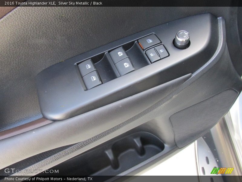 Silver Sky Metallic / Black 2016 Toyota Highlander XLE