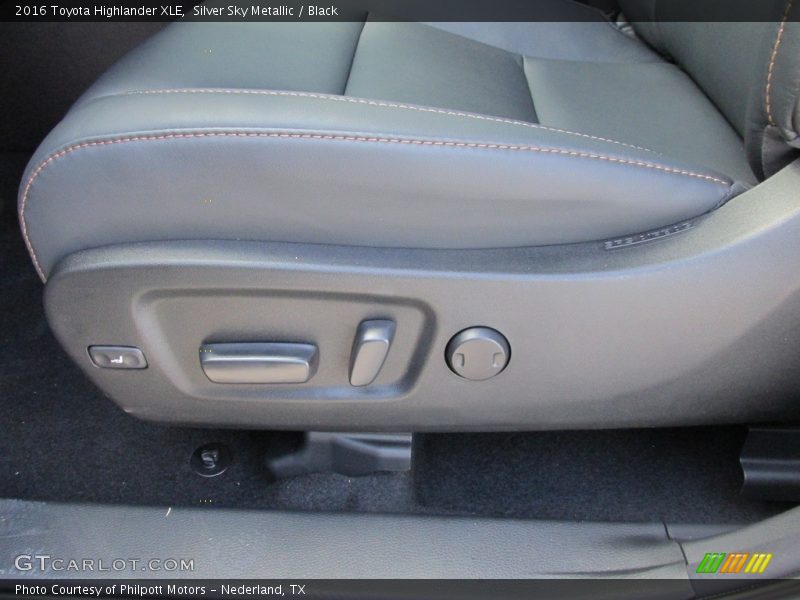 Silver Sky Metallic / Black 2016 Toyota Highlander XLE