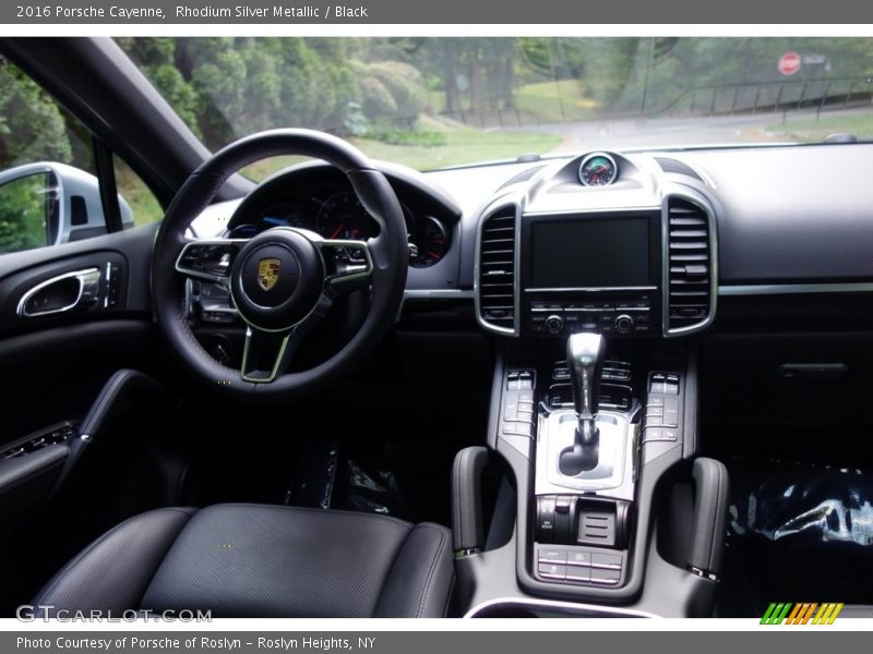 Rhodium Silver Metallic / Black 2016 Porsche Cayenne