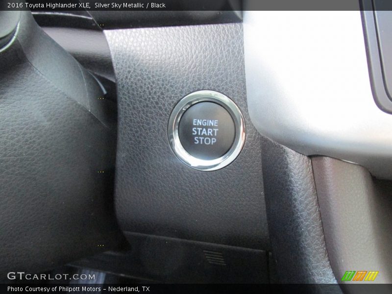 Silver Sky Metallic / Black 2016 Toyota Highlander XLE
