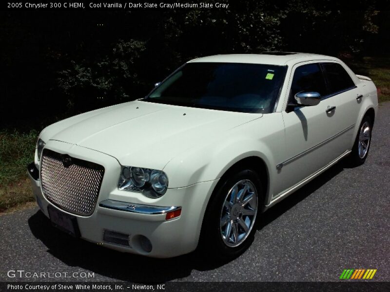Front 3/4 View of 2005 300 C HEMI