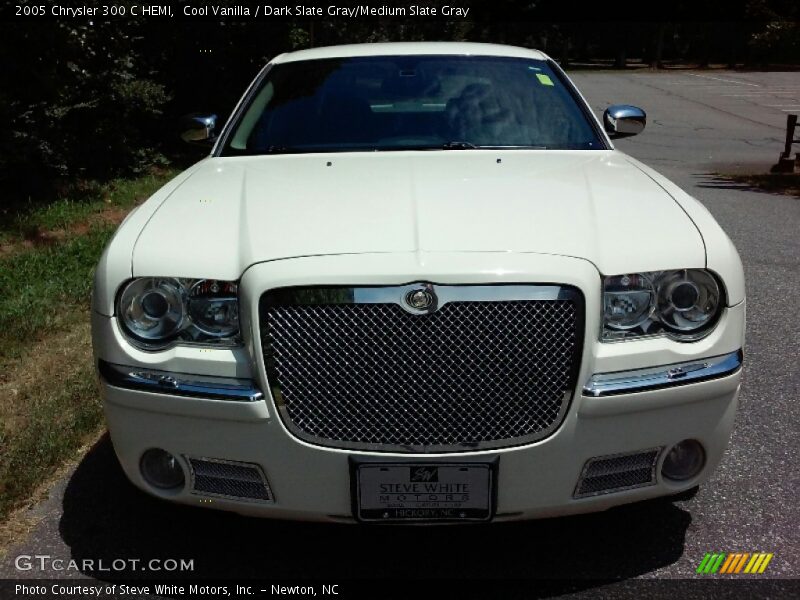 Cool Vanilla / Dark Slate Gray/Medium Slate Gray 2005 Chrysler 300 C HEMI