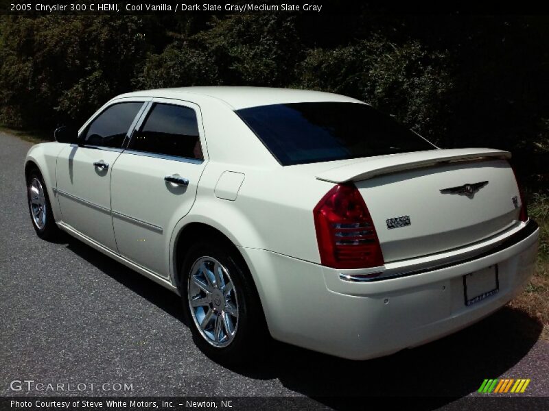 Cool Vanilla / Dark Slate Gray/Medium Slate Gray 2005 Chrysler 300 C HEMI