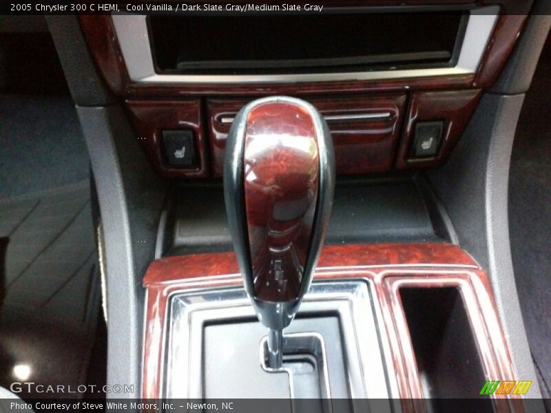Cool Vanilla / Dark Slate Gray/Medium Slate Gray 2005 Chrysler 300 C HEMI