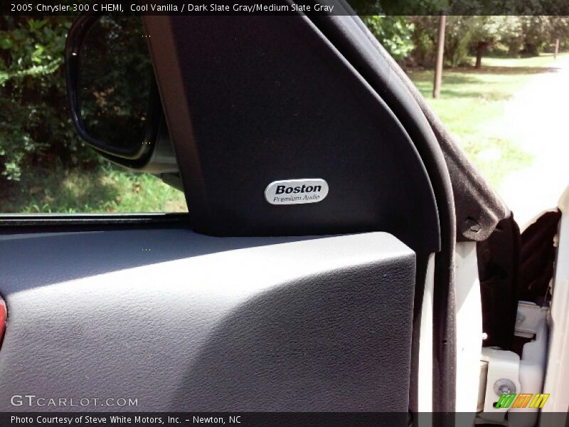 Cool Vanilla / Dark Slate Gray/Medium Slate Gray 2005 Chrysler 300 C HEMI