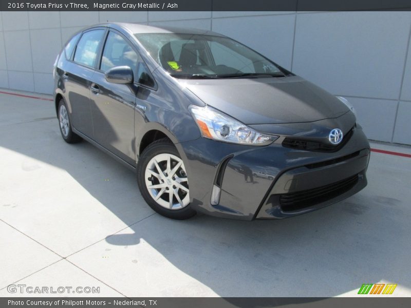 Front 3/4 View of 2016 Prius v Three