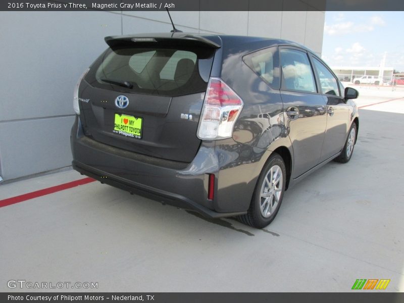 Magnetic Gray Metallic / Ash 2016 Toyota Prius v Three