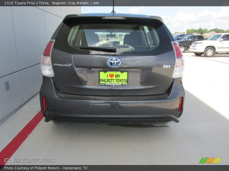 Magnetic Gray Metallic / Ash 2016 Toyota Prius v Three