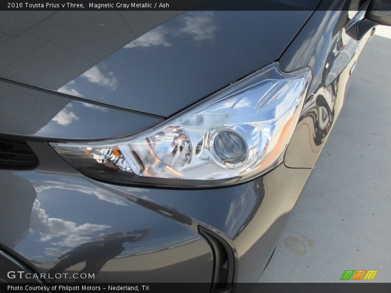 Magnetic Gray Metallic / Ash 2016 Toyota Prius v Three