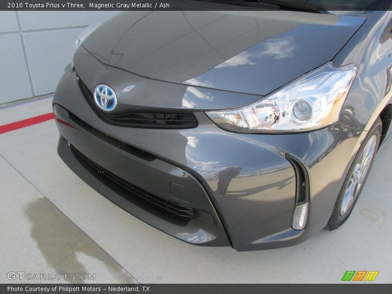 Magnetic Gray Metallic / Ash 2016 Toyota Prius v Three