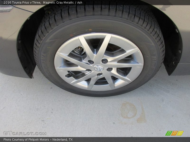  2016 Prius v Three Wheel