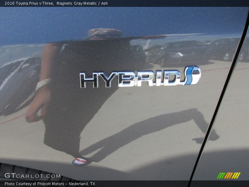 Magnetic Gray Metallic / Ash 2016 Toyota Prius v Three
