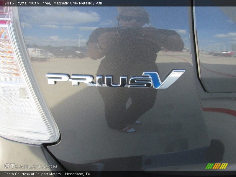 Magnetic Gray Metallic / Ash 2016 Toyota Prius v Three