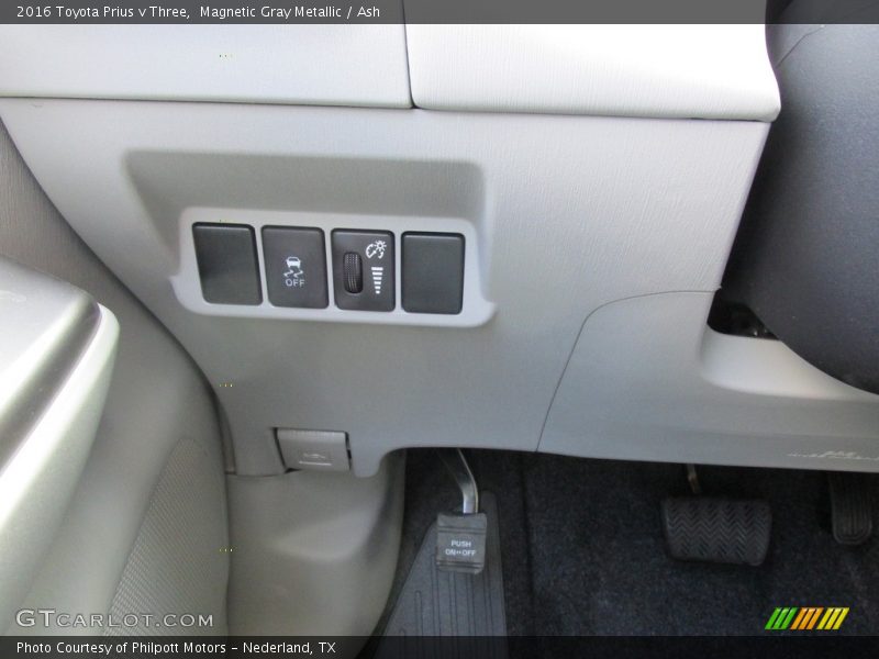 Magnetic Gray Metallic / Ash 2016 Toyota Prius v Three