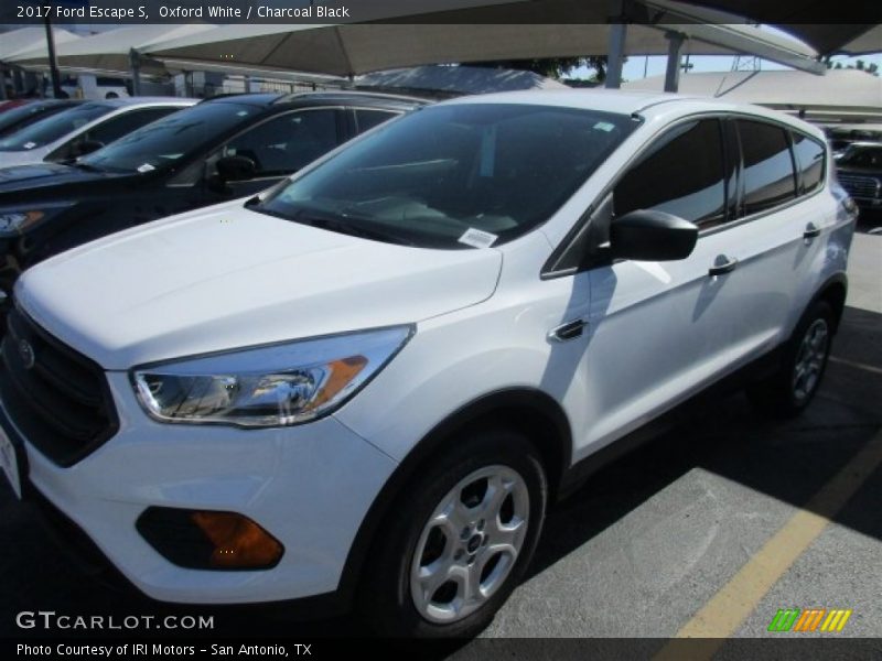 Oxford White / Charcoal Black 2017 Ford Escape S