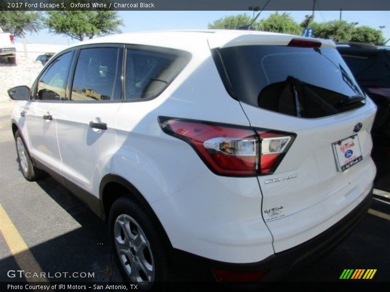 Oxford White / Charcoal Black 2017 Ford Escape S