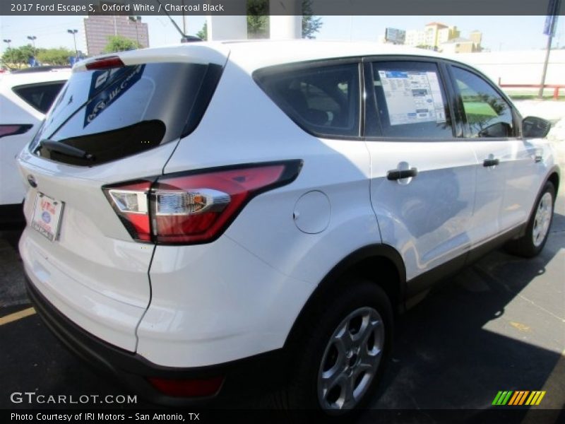 Oxford White / Charcoal Black 2017 Ford Escape S