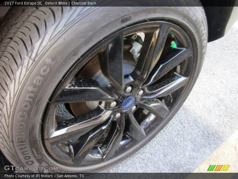 Oxford White / Charcoal Black 2017 Ford Escape SE