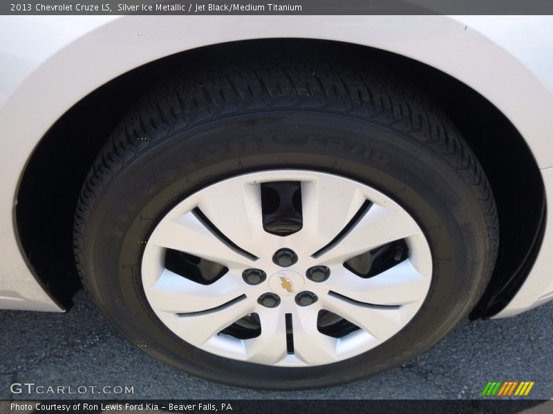 Silver Ice Metallic / Jet Black/Medium Titanium 2013 Chevrolet Cruze LS