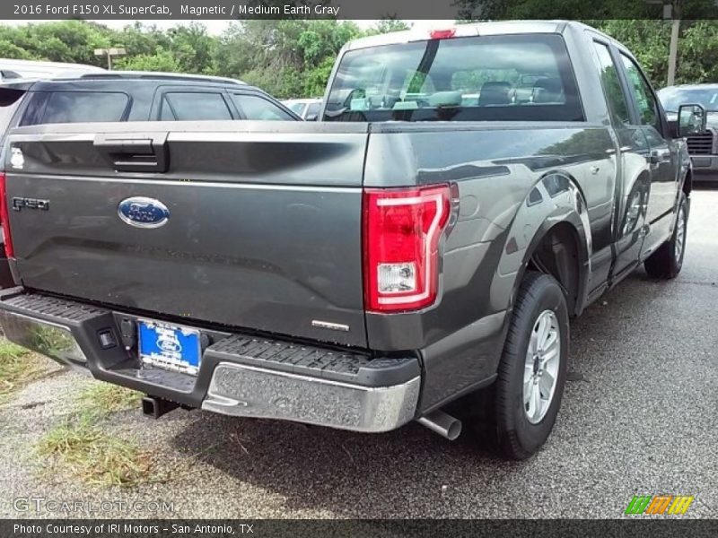 Magnetic / Medium Earth Gray 2016 Ford F150 XL SuperCab