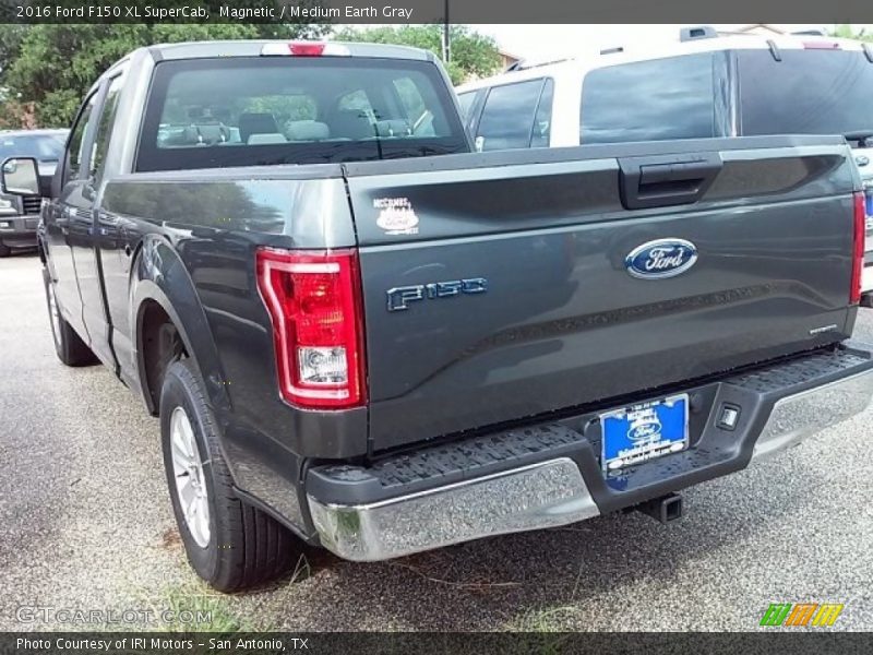 Magnetic / Medium Earth Gray 2016 Ford F150 XL SuperCab