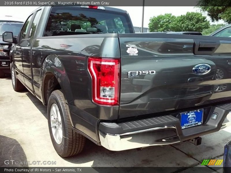 Magnetic / Medium Earth Gray 2016 Ford F150 XL SuperCab