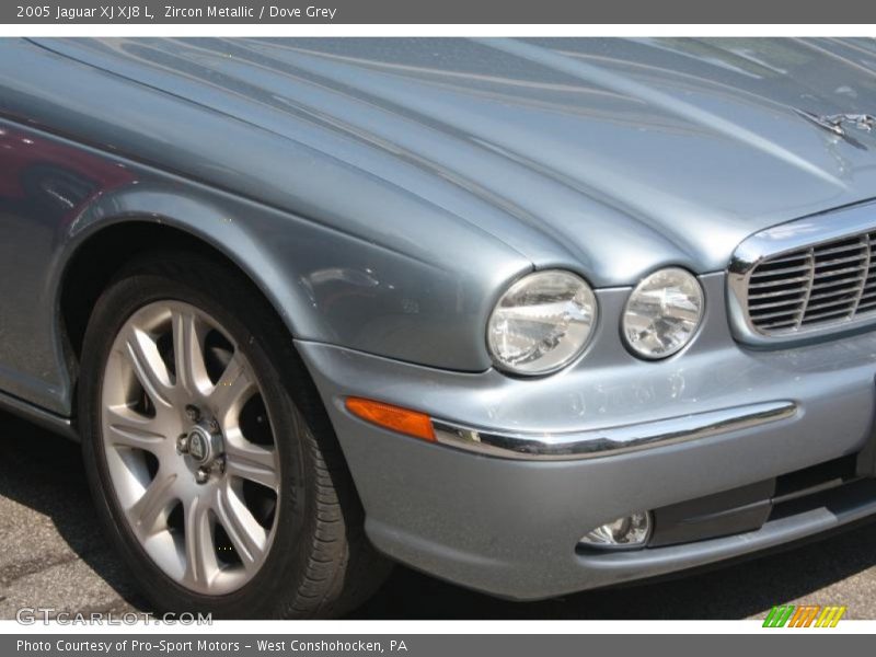 Zircon Metallic / Dove Grey 2005 Jaguar XJ XJ8 L