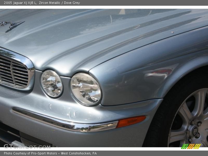 Zircon Metallic / Dove Grey 2005 Jaguar XJ XJ8 L