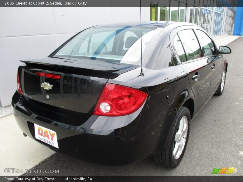 Black / Gray 2005 Chevrolet Cobalt LS Sedan