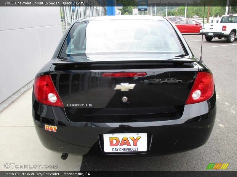 Black / Gray 2005 Chevrolet Cobalt LS Sedan