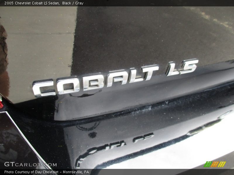 Black / Gray 2005 Chevrolet Cobalt LS Sedan