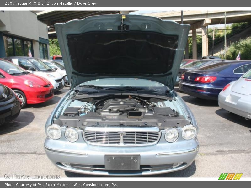 Zircon Metallic / Dove Grey 2005 Jaguar XJ XJ8 L