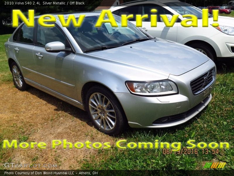 Silver Metallic / Off Black 2010 Volvo S40 2.4i