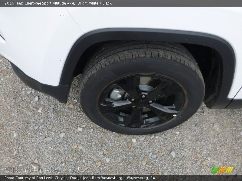 Bright White / Black 2016 Jeep Cherokee Sport Altitude 4x4