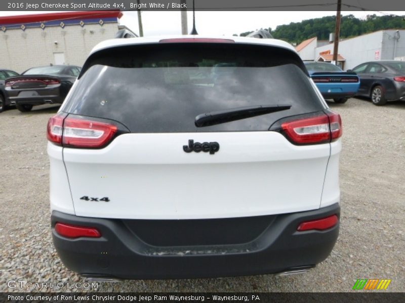 Bright White / Black 2016 Jeep Cherokee Sport Altitude 4x4