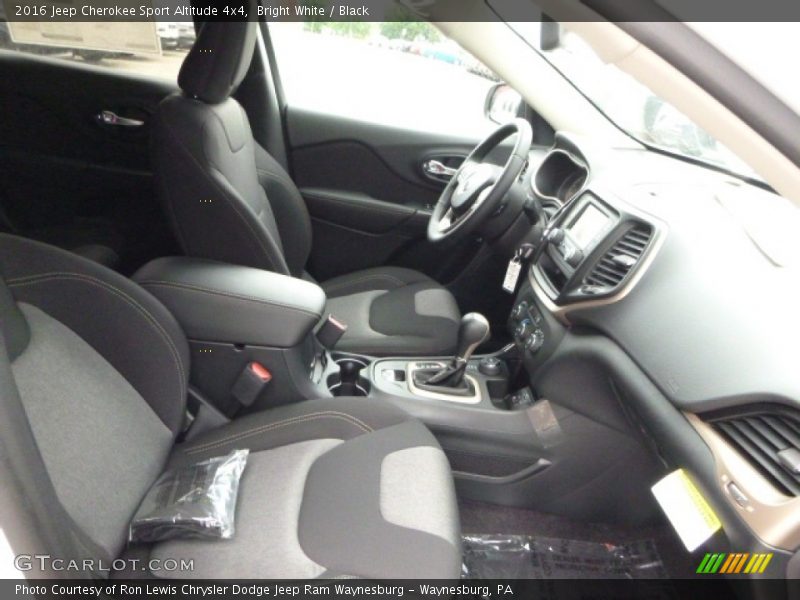 Bright White / Black 2016 Jeep Cherokee Sport Altitude 4x4