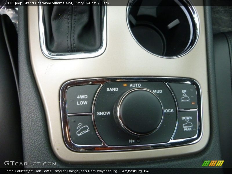 Ivory 3-Coat / Black 2016 Jeep Grand Cherokee Summit 4x4