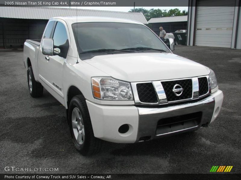 White / Graphite/Titanium 2005 Nissan Titan SE King Cab 4x4