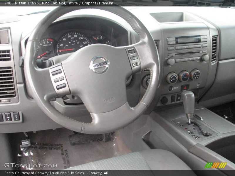 White / Graphite/Titanium 2005 Nissan Titan SE King Cab 4x4