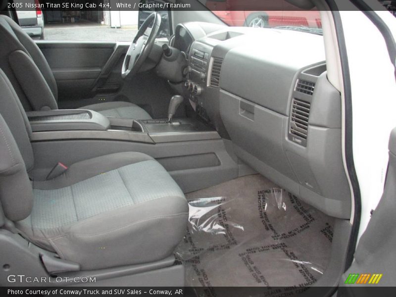 White / Graphite/Titanium 2005 Nissan Titan SE King Cab 4x4