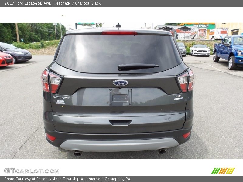 Magnetic / Charcoal Black 2017 Ford Escape SE 4WD