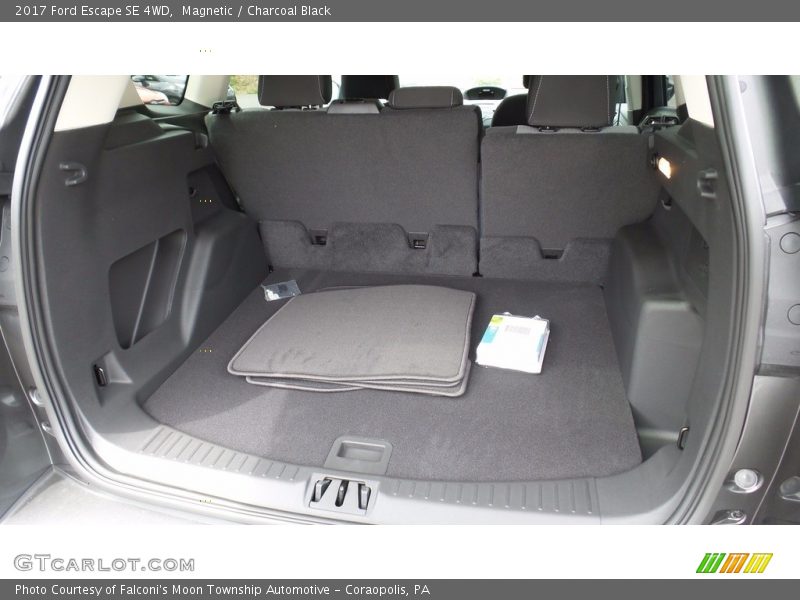 Magnetic / Charcoal Black 2017 Ford Escape SE 4WD