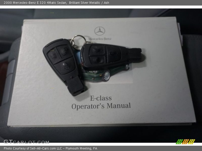 Brilliant Silver Metallic / Ash 2000 Mercedes-Benz E 320 4Matic Sedan