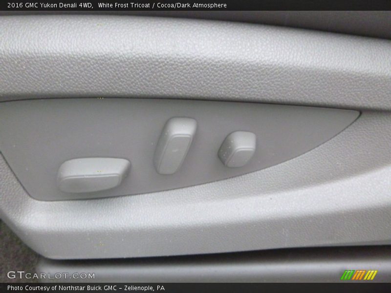 White Frost Tricoat / Cocoa/Dark Atmosphere 2016 GMC Yukon Denali 4WD