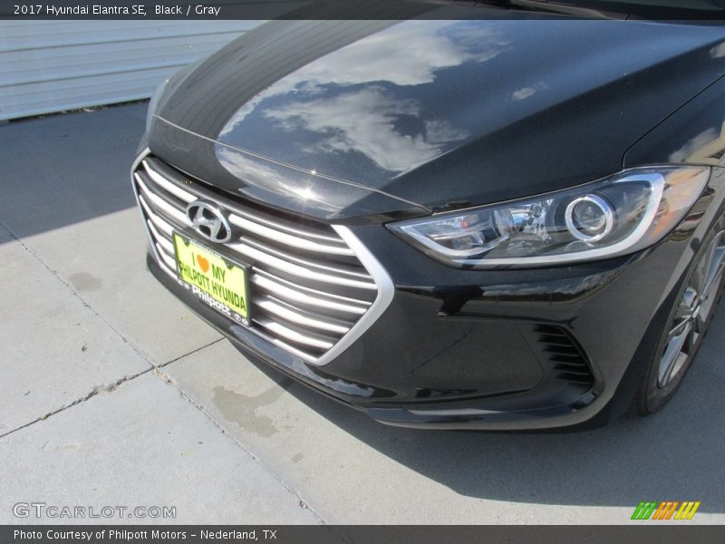 Black / Gray 2017 Hyundai Elantra SE
